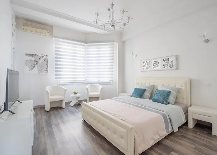 Sea Front - Panoramic View With Terrace - 85 M