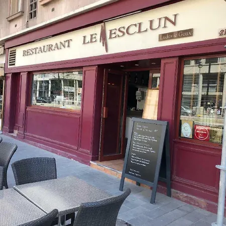 Apartament Sea Front - Panoramic View With Terrace - 85 M Nicea